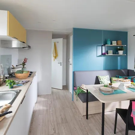 Campsite Camping Sunissim Le Moulin Du Roch 5 Stars By Locatour Sarlat-la-Caneda